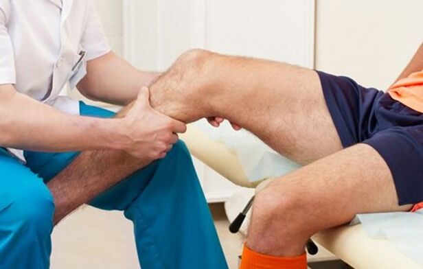 the doctor examines the knee for arthropathy